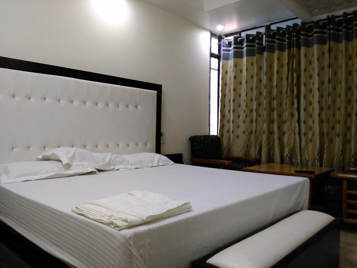 Hotel Platinum Plaza Rohtak Buitenkant foto