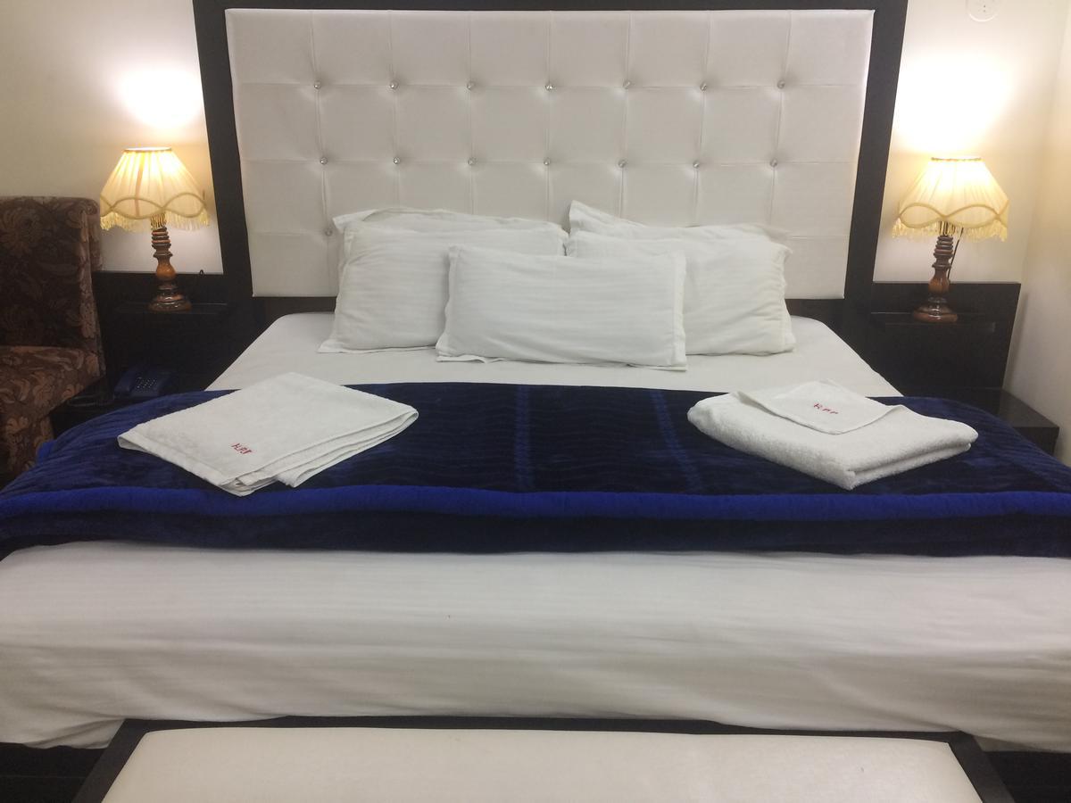 Hotel Platinum Plaza Rohtak Buitenkant foto