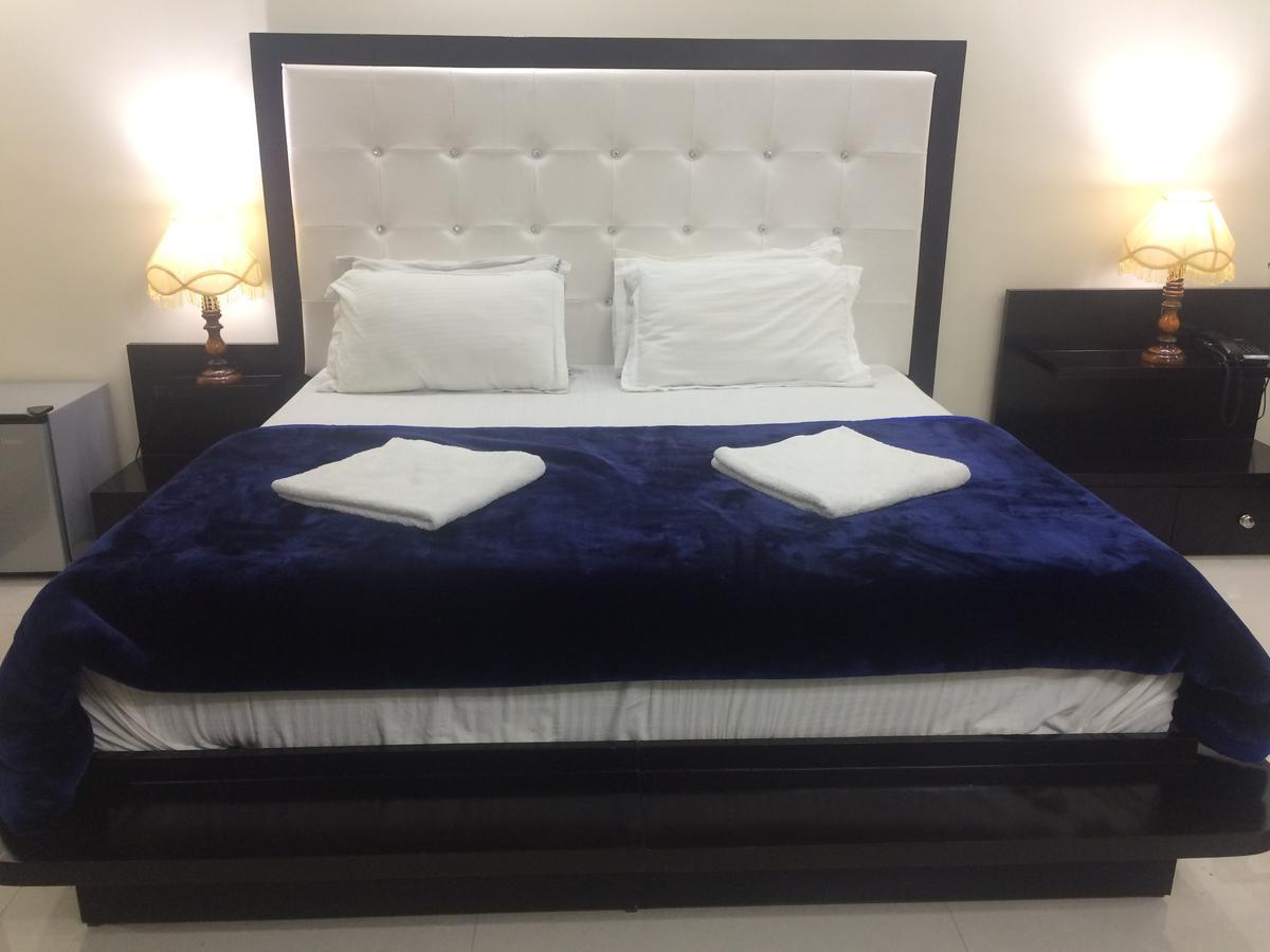 Hotel Platinum Plaza Rohtak Buitenkant foto