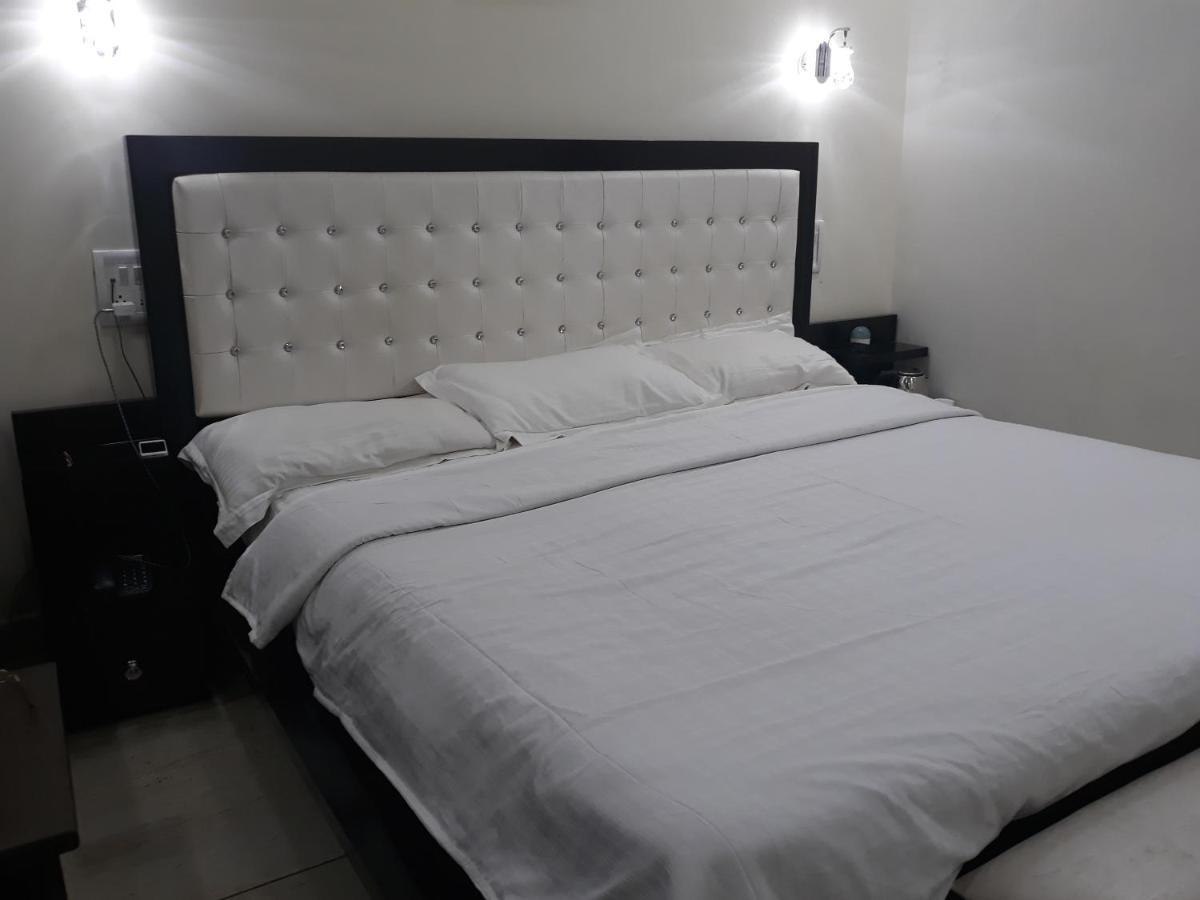 Hotel Platinum Plaza Rohtak Buitenkant foto
